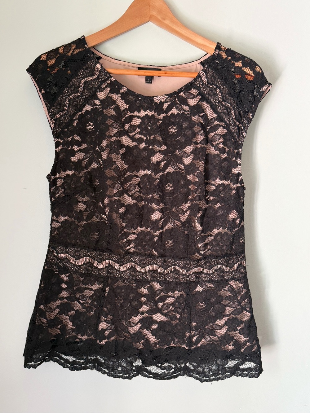 The Limited Black Lace Blouse Medium Nude Lined Floral Cap Sleeve Top